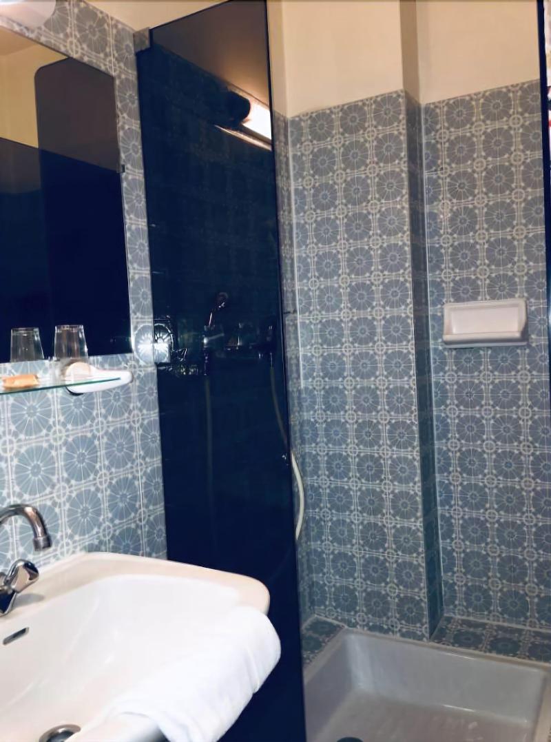 Hotel Moderne Tours Bagian luar foto