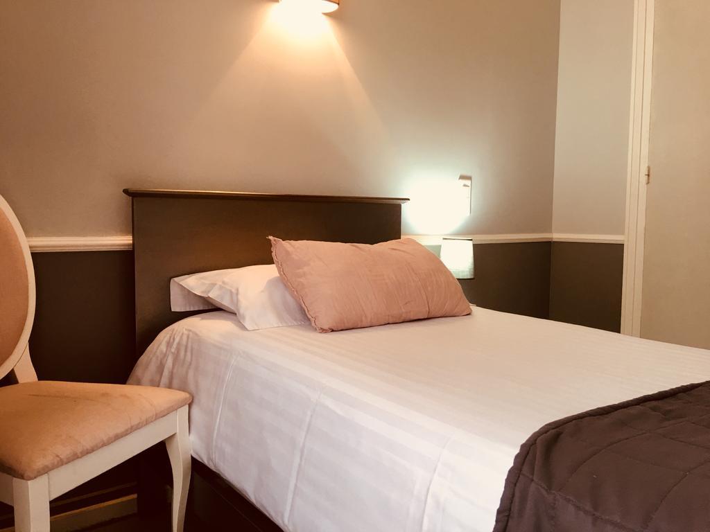 Hotel Moderne Tours Bagian luar foto